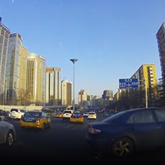 自驾宝—为“享”乐而生  路中间倒车